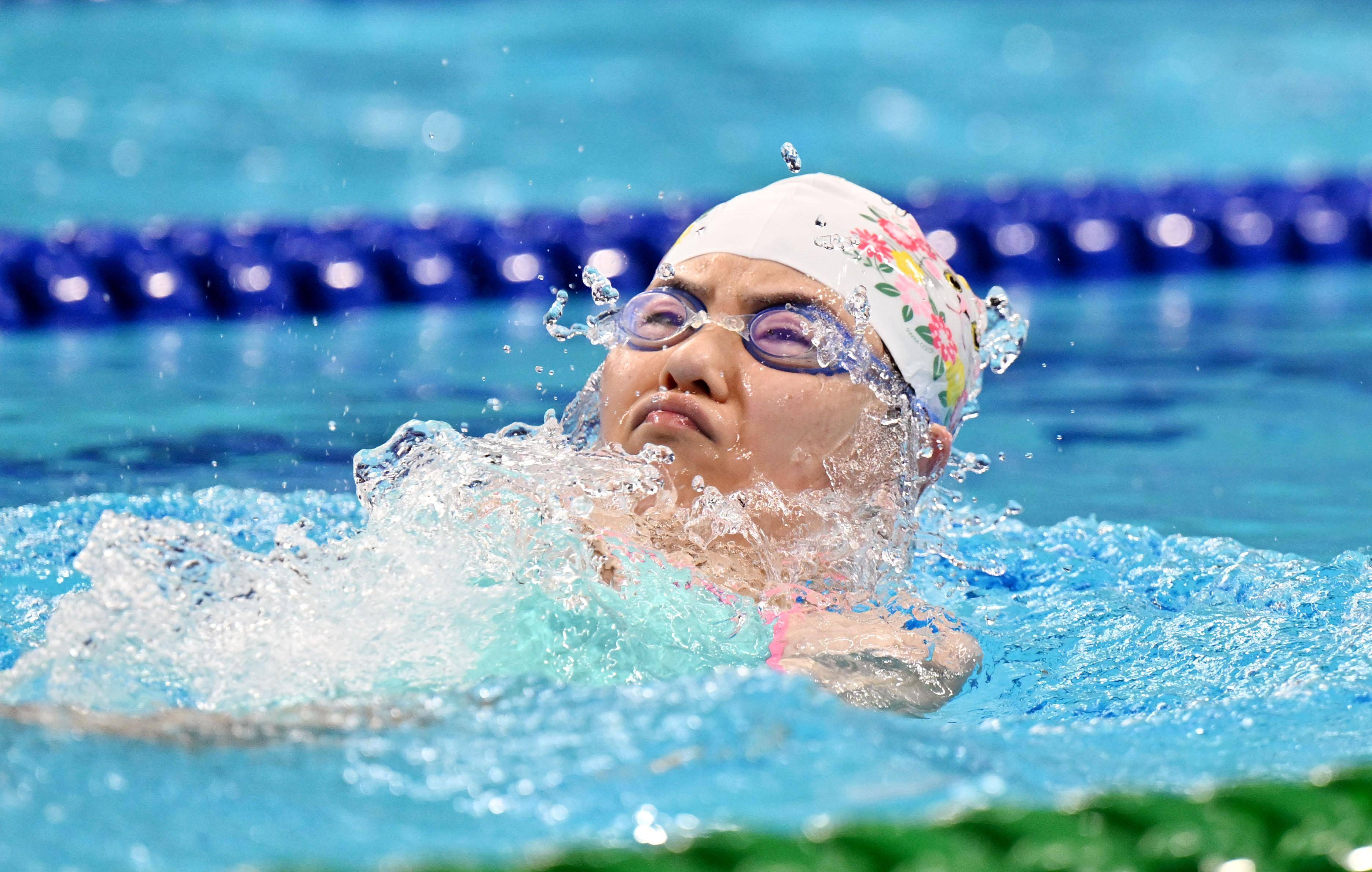 运动员们在比赛中突破自我,超越极限 运动员们在比赛中突破自我,超越极限