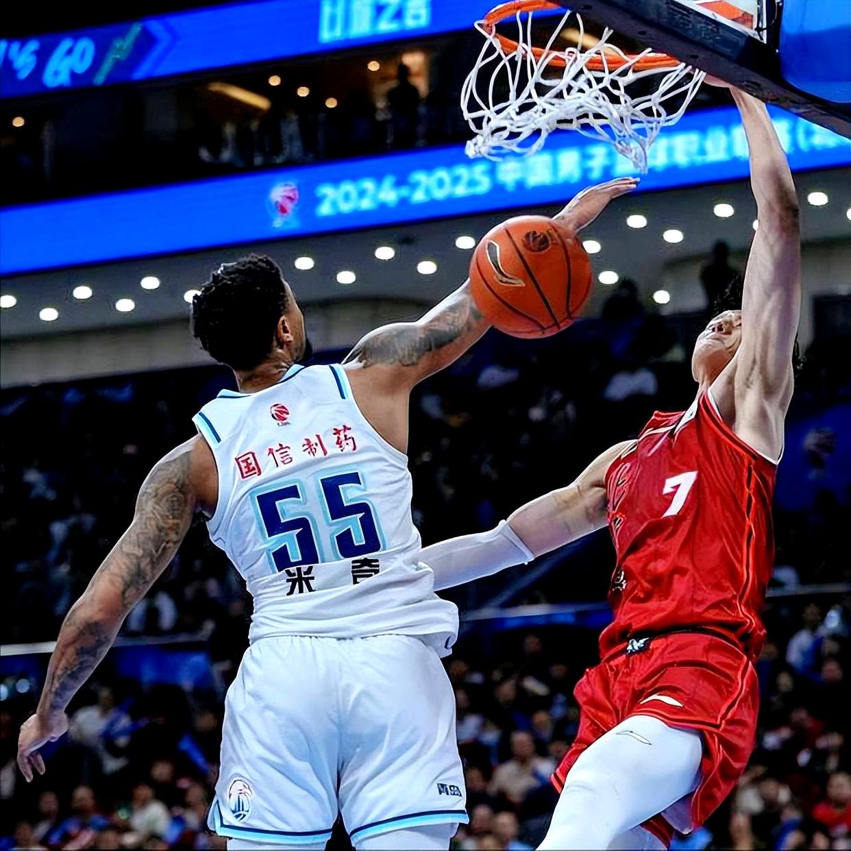 令人瞩目,比赛全方位展现实力,球员展现绝技的简单介绍 令人瞩目,比赛全方位展现实力,球员展现绝技的简单介绍