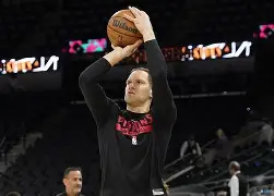 三亿体育体育链接-尼克斯主场大胜雄鹿，取得两连胜