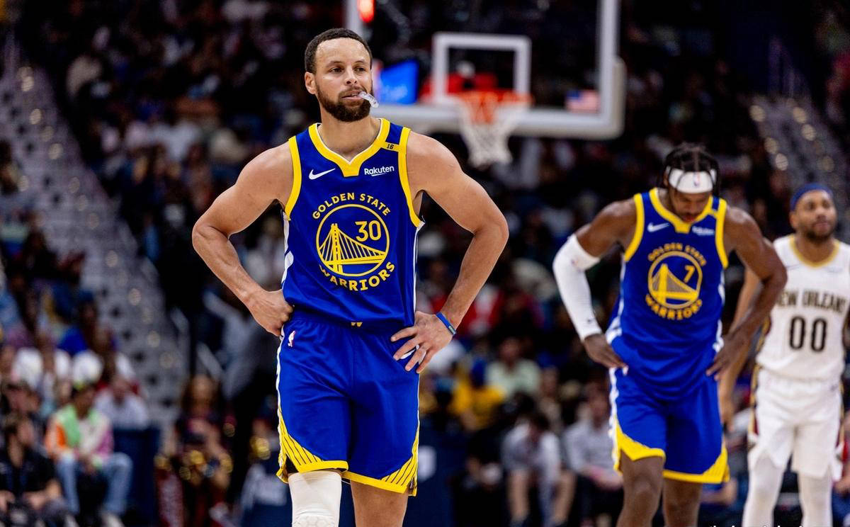 三亿体育体育视频-勇士遭遇连败,库里状态低迷,球队需调整战术