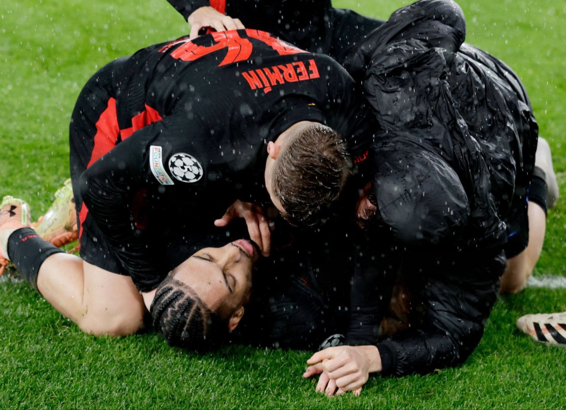 包含马竞比利亚雷亚尔主场不敌格拉纳达，遭遇失利的词条