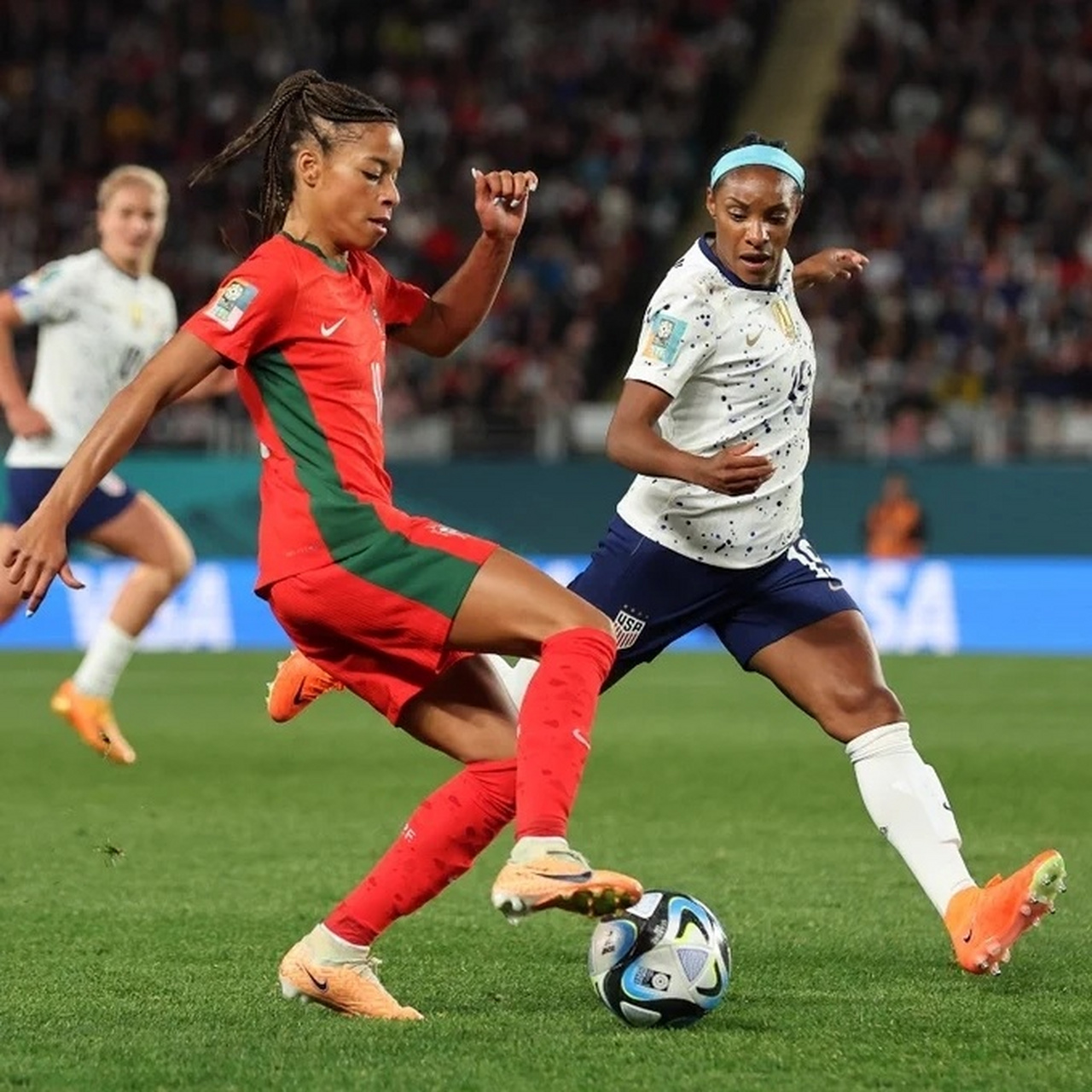 三亿体育体育登录-包含美国女足明星：指挥球队争夺胜利的词条