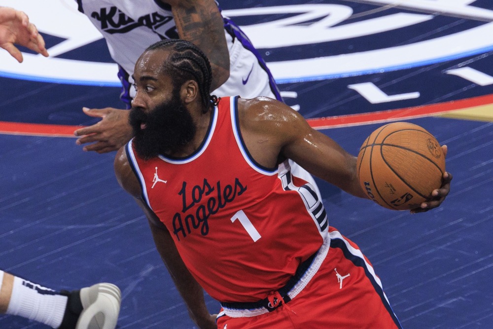 火箭击败篮网，哈登砍下32分